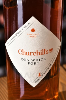 Porto Churchills White Dry Aperitif Gift Box - портвейн Черчилльс Белый Сухой Аперитив 0.5 л в п/у