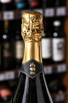 Kloster Eberbach, Riesling Sekt - вино игристое Клостер Эбербах Рислинг Сект 0.75 л