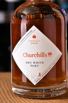 Churchills White Dry Aperitif - портвейн Черчилль Уайт Порт Драй Аперитив 0.2 л