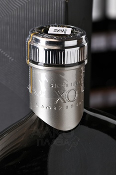 Коньяк Сараджишвили ХО 10 лет Блэк Эдишн 0.7 л в п/у