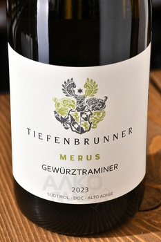 Tiefenbrunner Merus Gewurztraminer - вино Тифенбруннер Мерус Гевюрцтраминер 0.75 л белое сухое