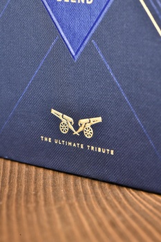 Chivas Regal The Sapphire Flagon Royal Salute - виски Чивас Ригал де Сапфир Флэгон Роял Сэлют 0.7 л