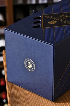 Chivas Regal The Sapphire Flagon Royal Salute - виски Чивас Ригал де Сапфир Флэгон Роял Сэлют 0.7 л