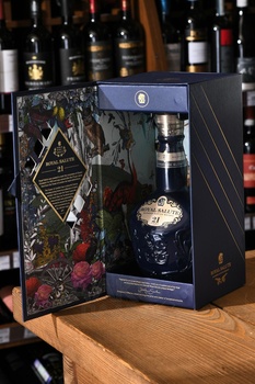 Chivas Regal The Sapphire Flagon Royal Salute - виски Чивас Ригал де Сапфир Флэгон Роял Сэлют 0.7 л