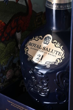 Chivas Regal The Sapphire Flagon Royal Salute - виски Чивас Ригал де Сапфир Флэгон Роял Сэлют 0.7 л