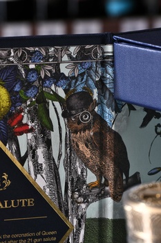 Chivas Regal The Sapphire Flagon Royal Salute - виски Чивас Ригал де Сапфир Флэгон Роял Сэлют 0.7 л