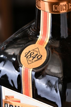 Cointreau - ликер Куантро 0.7 л