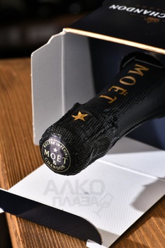 Moet & Chandon Nectar Imperial - шампанское Моет & Шандон Нектар Империал 0.75 л белое полусладкое в п/у
