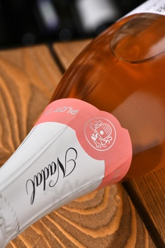 Nadal Plot Twist Rose Corpinnat - вино игристое Корпиннат Надаль Плот Твист Розе 0.75 л розовое брют