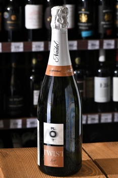 Nadal Plot Twist Corpinnat - вино игристое Корпиннат Надаль Плот Твист 0.75 л белое брют