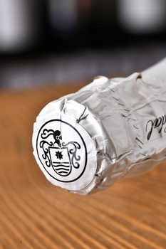 Nadal Plot Twist Corpinnat - вино игристое Корпиннат Надаль Плот Твист 0.75 л белое брют