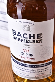Bache-Gabrielsen VS Tre Kors - коньяк Баш Габриэльсен ВС Тре Корс 0.7 л в п/у