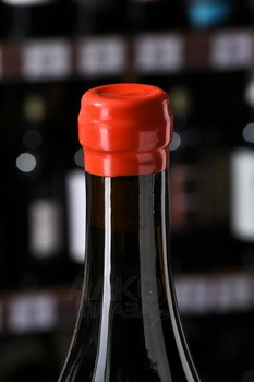 Chateau Mere Kindzmarauli - вино Шато Мере Киндзмараули 0.75 л красное полусладкое