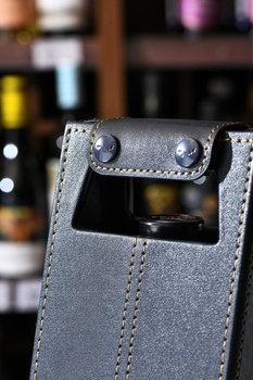 Beluga Transatlantic Racing Leather Gift Box - водка Белуга Трансатлантик Рейсинг 0.7 л в кожаной п/у