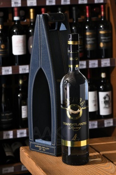 Beluga Transatlantic Racing Leather Gift Box - водка Белуга Трансатлантик Рейсинг 0.7 л в кожаной п/у