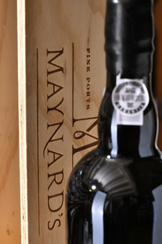 Maynards Porto Colheita 1974 - портвейн Майнардс Колейта Порто 1974 год 0.75 л в д/у