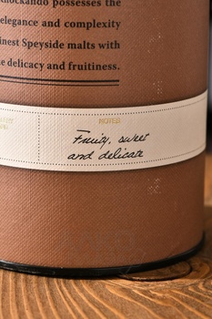 Knockando 12 Years Old - виски Нокэнду выдержка 12 лет 0.7 л в тубе