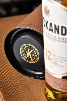 Knockando 12 Years Old - виски Нокэнду выдержка 12 лет 0.7 л в тубе