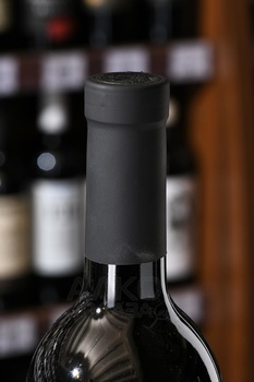 Schuchmann Kindzmarauli - вино Шухманн Киндзмараули 0.75 л красное полусладкое