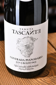 Tasca d`Almerita Tascante Contrada Pianodario Etna DOC - вино Таска д`Альмерита Тасканте Контрада Пьянодарио 0.75 л красное сухое