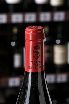 Terre Nere Etna Bianco Rosso Feudo di Mezzo DOC - вино Терре Нере Этна Россо Феудо ди Меццо ДОК 0.75 л красное сухое