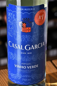 Casal Garcia - вино Казаль Гарсия 0.75 л белое полусухое