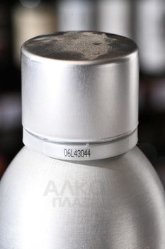 Danzka Currant - водка Данска Курант 0.7 л