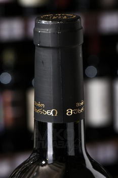 Chateau Mukhrani Kindzmarauli - вино Шато Мухрани Киндзмараули 0.75 л красное полусладкое