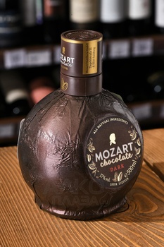 Mozart dark chocolate - ликер Мозарт с черным шоколадом 0.5 л