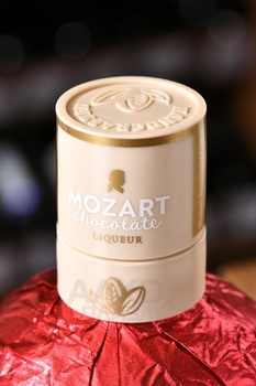 Mozart white chocolate cream strawberry - ликер Мозарт с белым шоколадом и клубникой 0.5 л