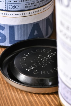 Mossburn Island 3 years - виски Моссберн Айлэнд 3 года 0.7 л