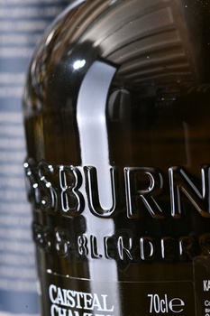 Castle Chamuis 12 Year Old - виски солодовый Касл Камус 12 лет 0.7 л в тубе