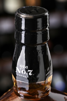 Jack Daniels - виски Джек Дэниэлс 0.5 л