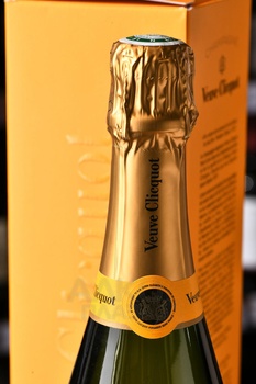 Veuve Clicquot Brut gift box - шампанское Вдова Клико Брют 0.75 л в п/у
