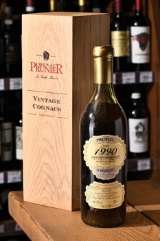 Prunier Grande Champagne - коньяк Прунье Гранд Шампань 1990 год 0.7 л в п/у дерево