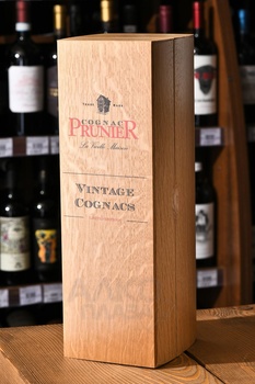 Prunier Fins Bois Vintage 1974 - коньяк Прунье Фэн Буа Винтаж 1974 год 0.7 л в д/у