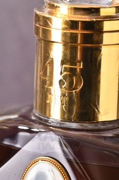 Коньяк ОС Сараджев 45 лет 0.7 л п/у кожа