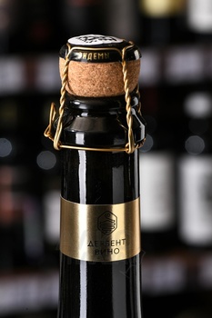 Вино игристое Эндемы Ареал Рислинг 0.75 л белое брют