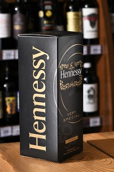 Hennessy VS - коньяк Хеннесси ВС 0.5 л в подарочной упаковке