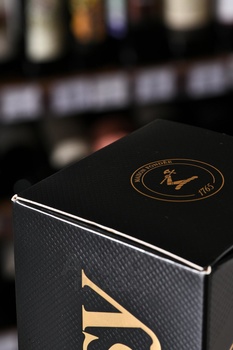 Hennessy VS - коньяк Хеннесси ВС 0.5 л в подарочной упаковке