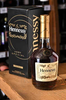 Hennessy VS - коньяк Хеннесси ВС 0.5 л в подарочной упаковке