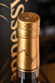 Hennessy VS - коньяк Хеннесси ВС 0.5 л в подарочной упаковке