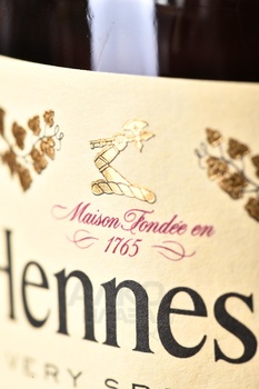 Hennessy VS - коньяк Хеннесси ВС 0.5 л в подарочной упаковке