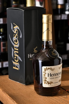 Hennessy VS Limited Edition - коньяк Хеннесси ВС Лимитед Эдишн 0.7 л в п/у