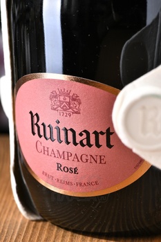 Ruinart Brut Rose - шампанское Рюинар Брют Розе 0.75 л в чехле