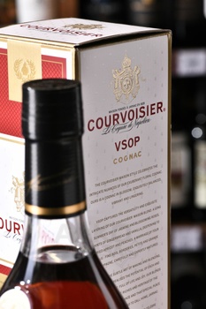 Courvoisier VSOP - коньяк Курвуазье ВСОП 0.7 л в п/у