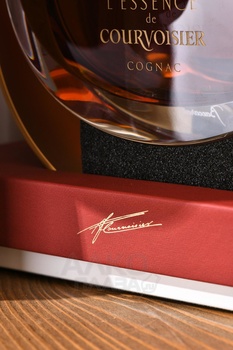Courvoisier L`Essence - коньяк Курвуазье Л`Есанс 0.7 л п/у
