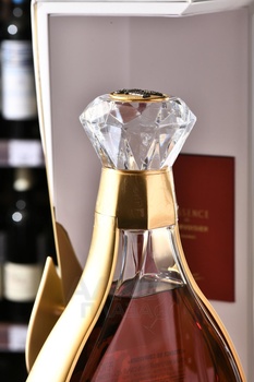 Courvoisier L`Essence - коньяк Курвуазье Л`Есанс 0.7 л п/у