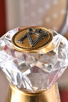 Courvoisier L`Essence - коньяк Курвуазье Л`Есанс 0.7 л п/у