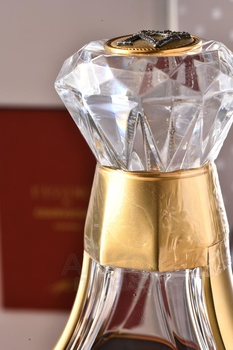 Courvoisier L`Essence - коньяк Курвуазье Л`Есанс 0.7 л п/у